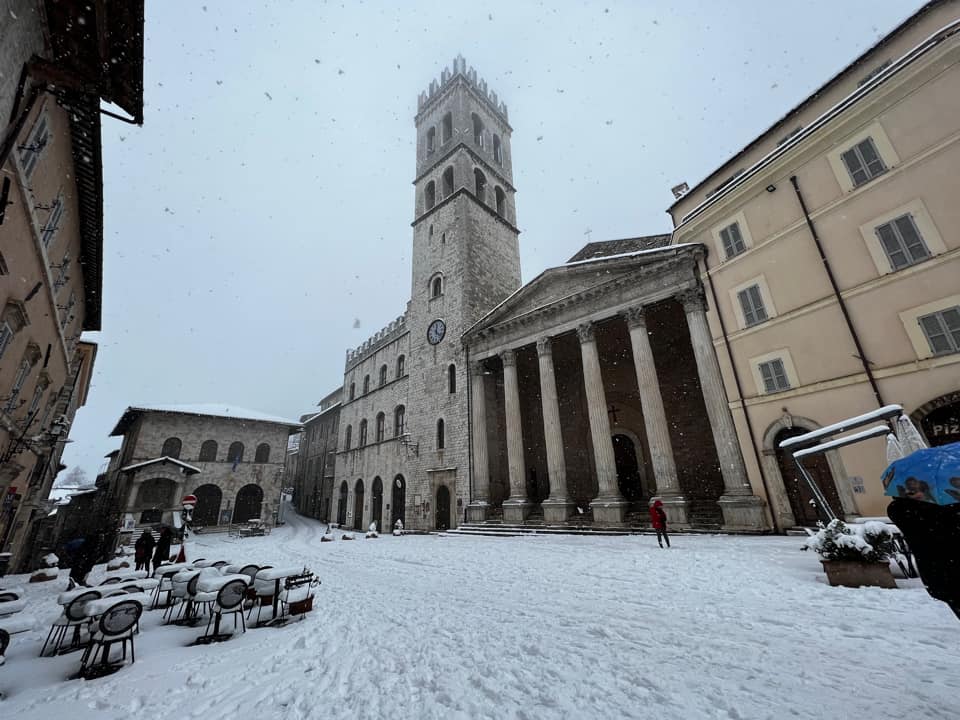 un-weekend-di-neve-anzi-piove-no,-c’e-il-sole.-chi-offre-di-piu?